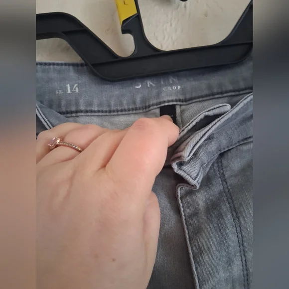 White House Black Market Gray Skinny Crop Jeans with Ankle Zips – Size 14 - Picture 4 of 6